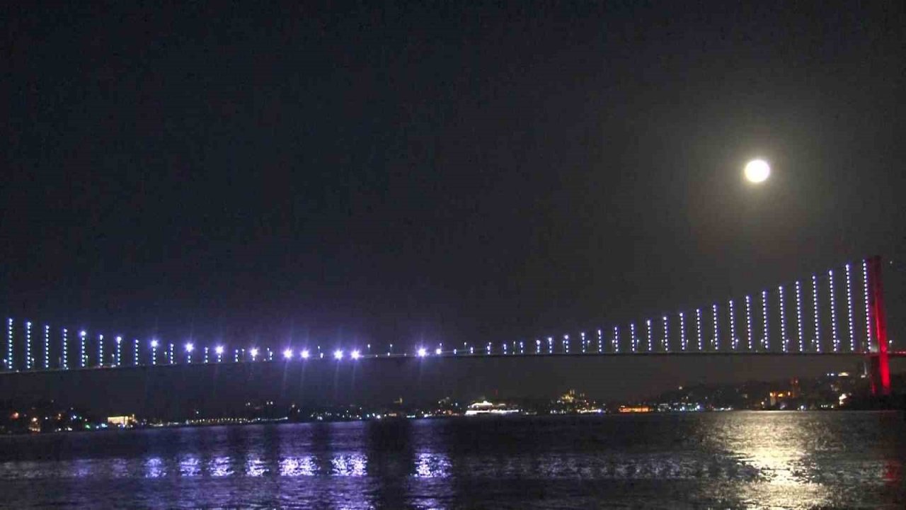 İstanbul’da “Süper Ay” manzaraları