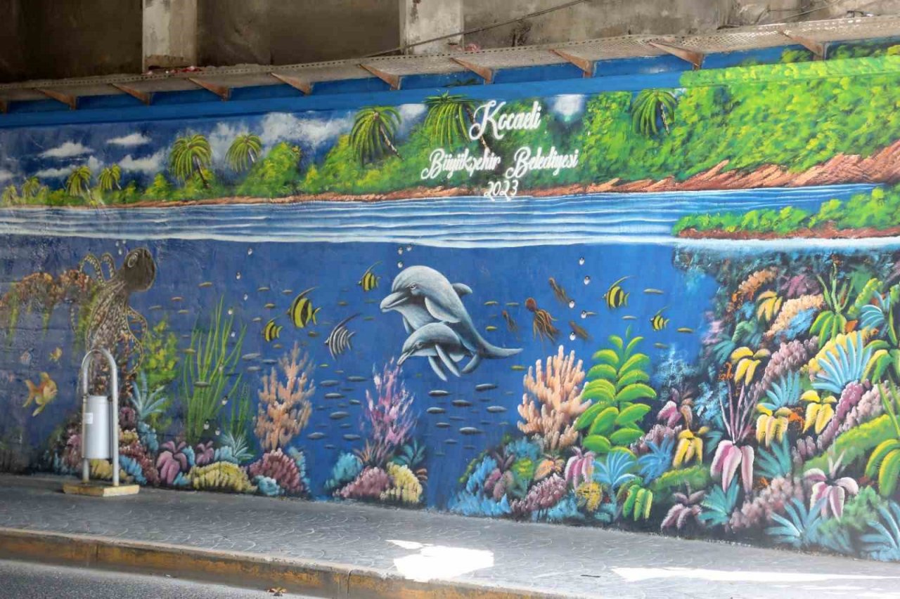 Duvarlar ressamlar tarafından renkleniyor