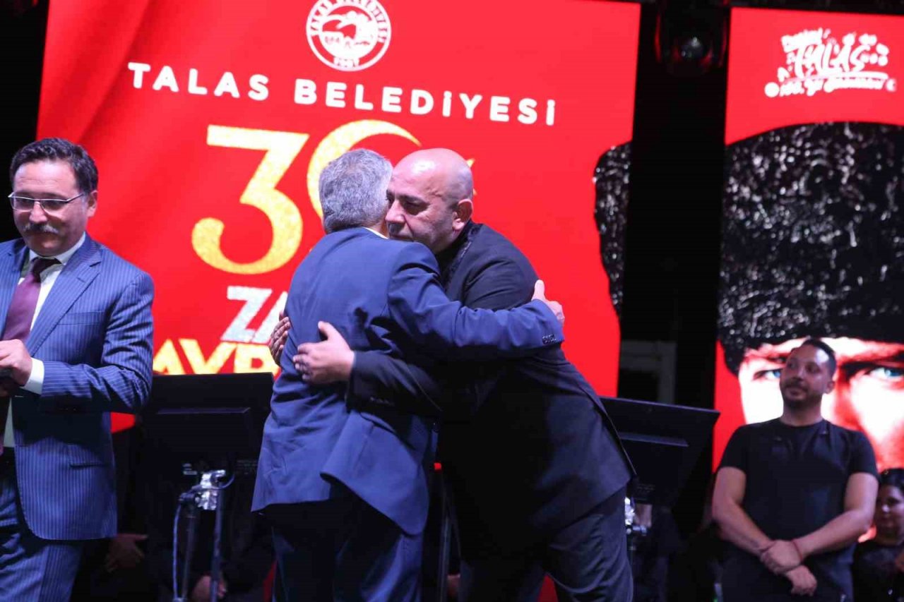 Antakya Medeniyetler Korosu şefinden Başkan Büyükkılıç’a: "güzel ağabeydir"