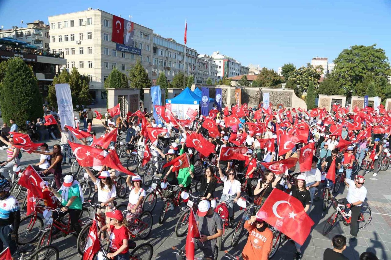 Büyükşehir Spor A.Ş. Zafer Bayramı’na özel bisiklet turu düzenledi