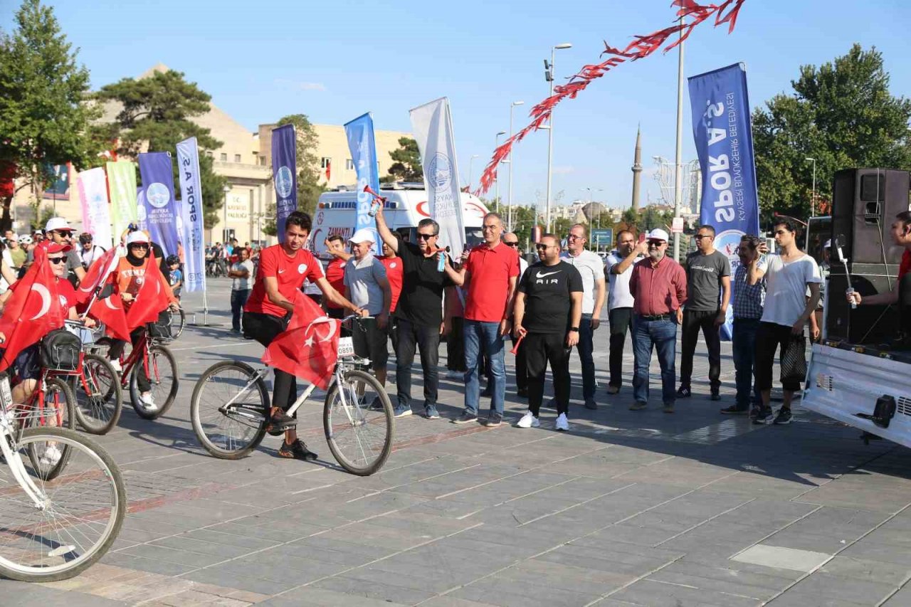 Büyükşehir Spor A.Ş. Zafer Bayramı’na özel bisiklet turu düzenledi