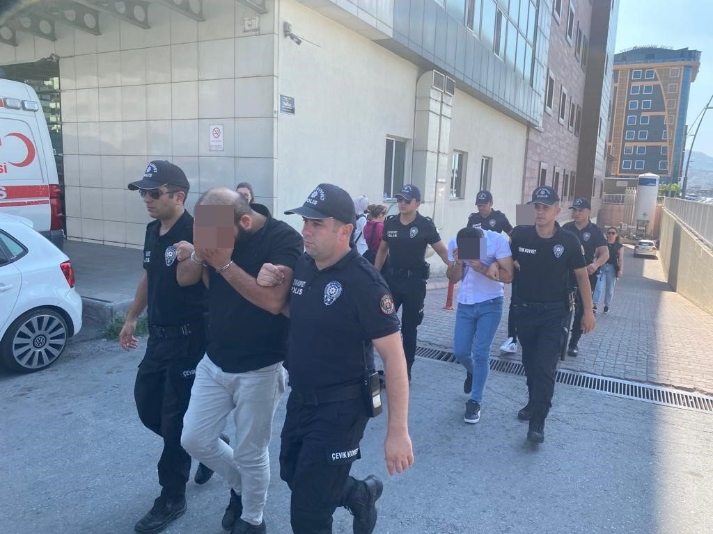 Polisten kaçarken 11 araca zarar veren şüpheliler adliyede