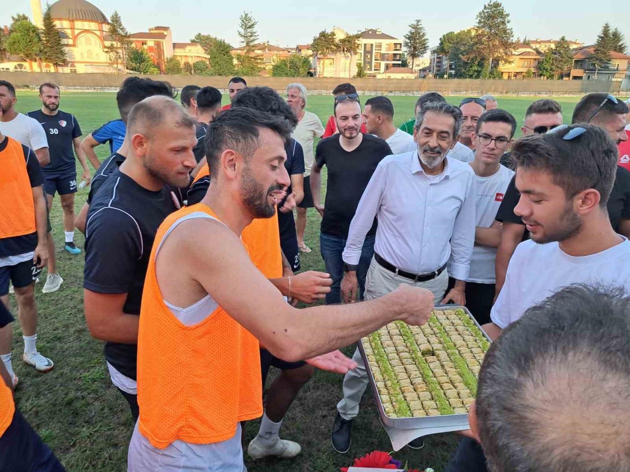 Düzcespor top kapma çalıştı