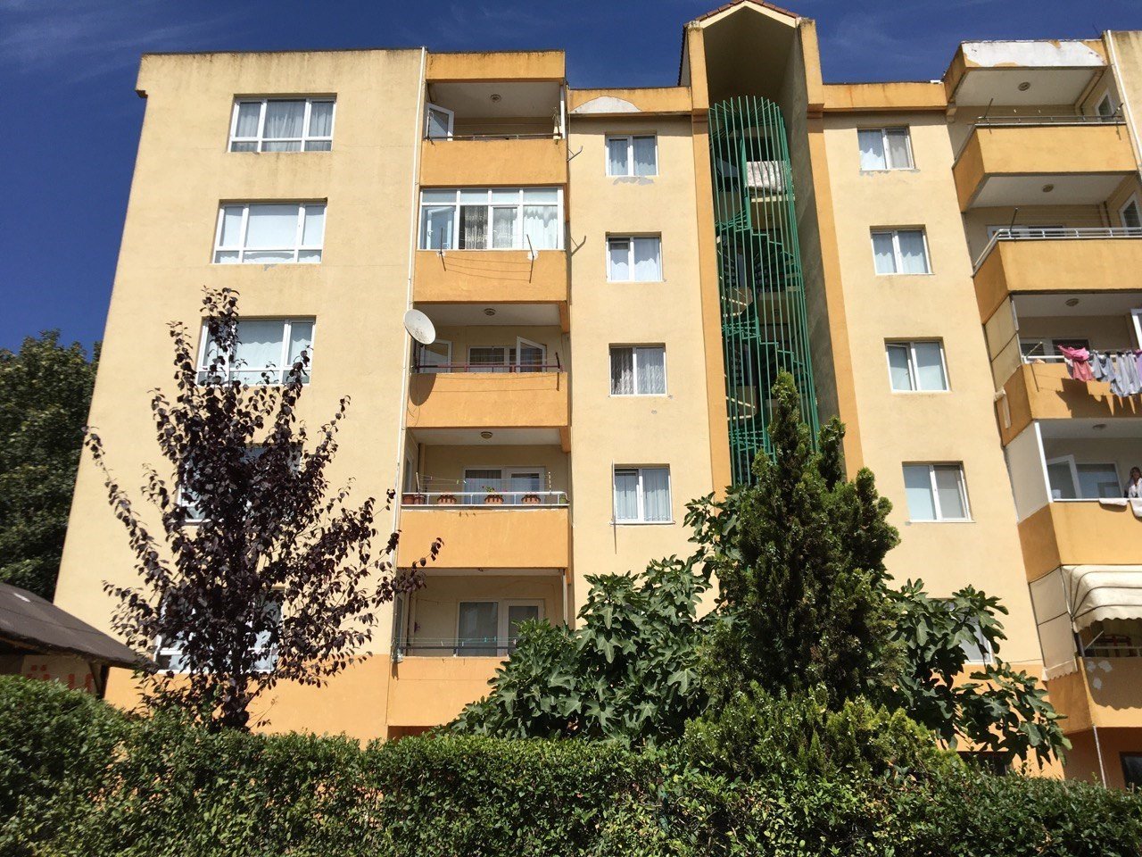 5. kattan düşen 3 yaşındaki çocuk yaşam savaşı veriyor