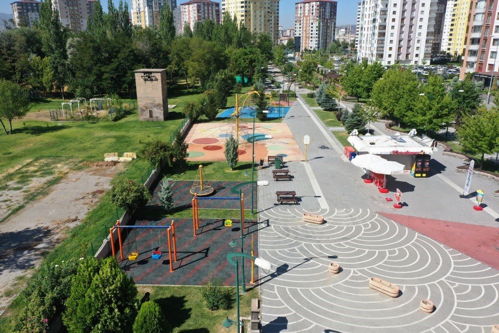 Başkan Çolakbayrakdar; “Çocukların, hayalini süsleyen parklar yapıyoruz”