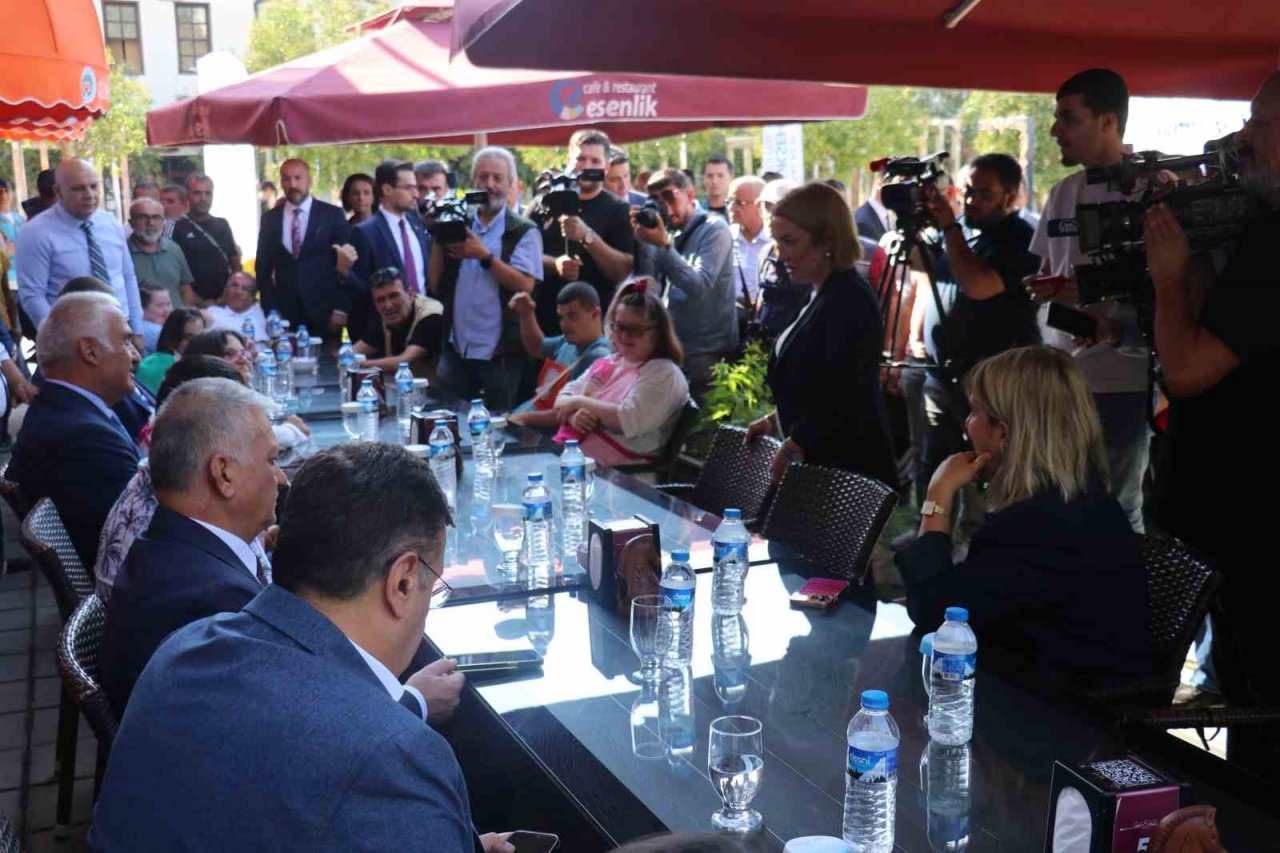 Bakan Ersoy Malatya’da temaslarda bulundu