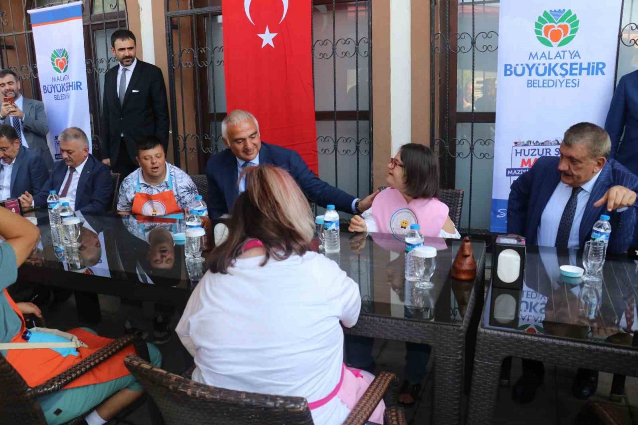 Bakan Ersoy Malatya’da temaslarda bulundu