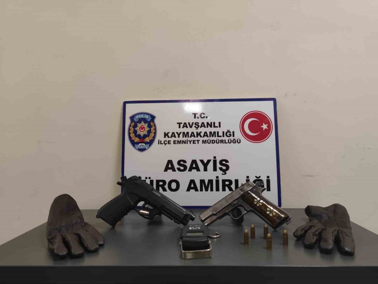 Tavşanlı’da yakalanan 2 hırsızlık şüphelisi tutuklandı