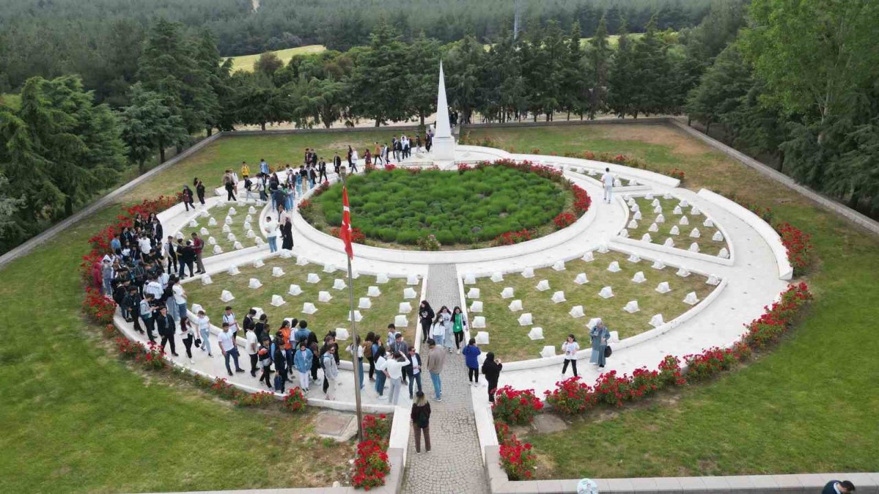 LGS’de dereceye giren öğrenciler ecdatla buluştu