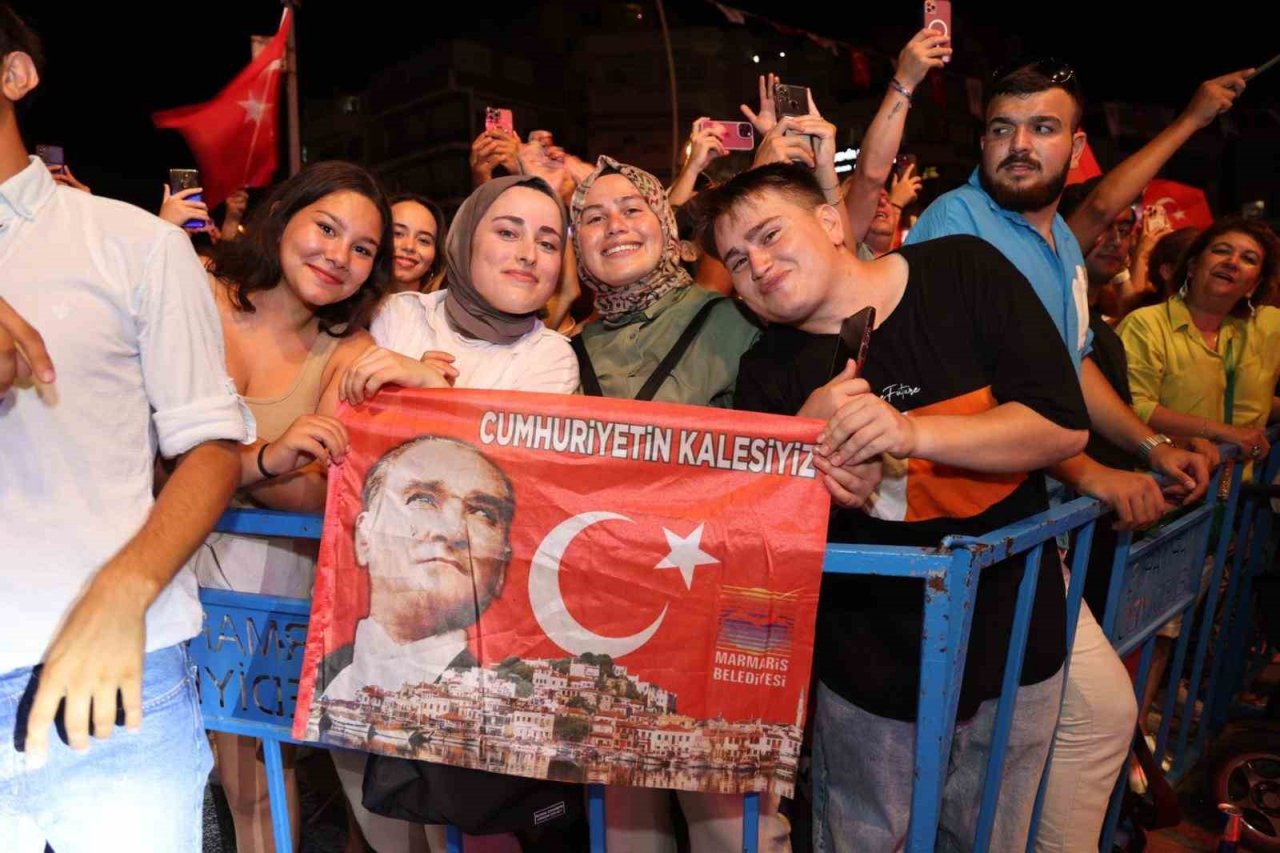 Marmarisliler konserde coştu