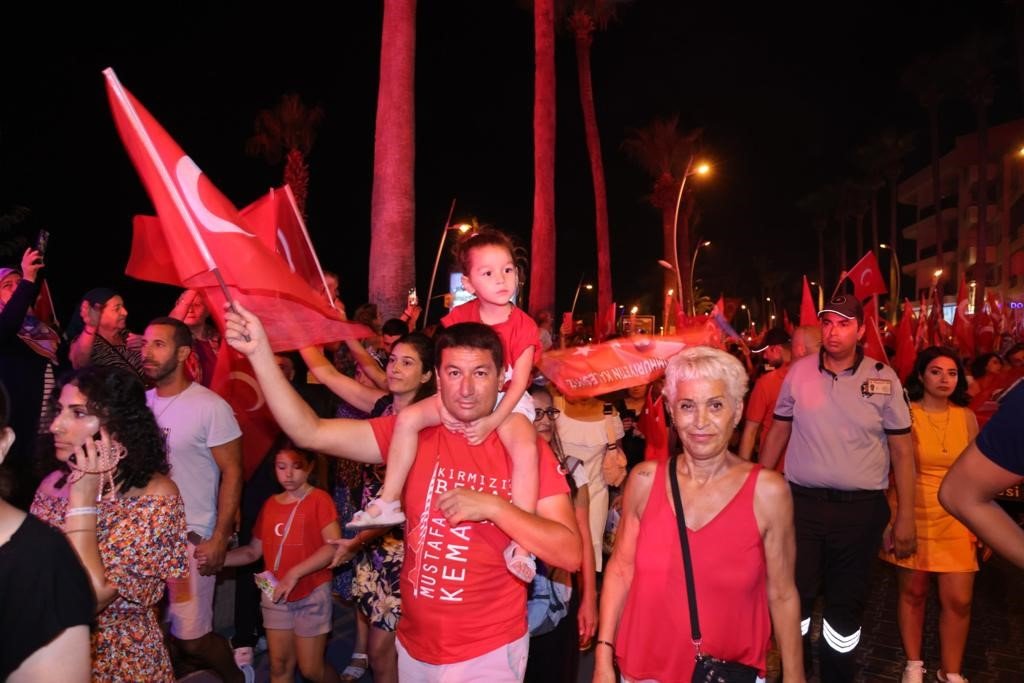 Marmarisliler konserde coştu