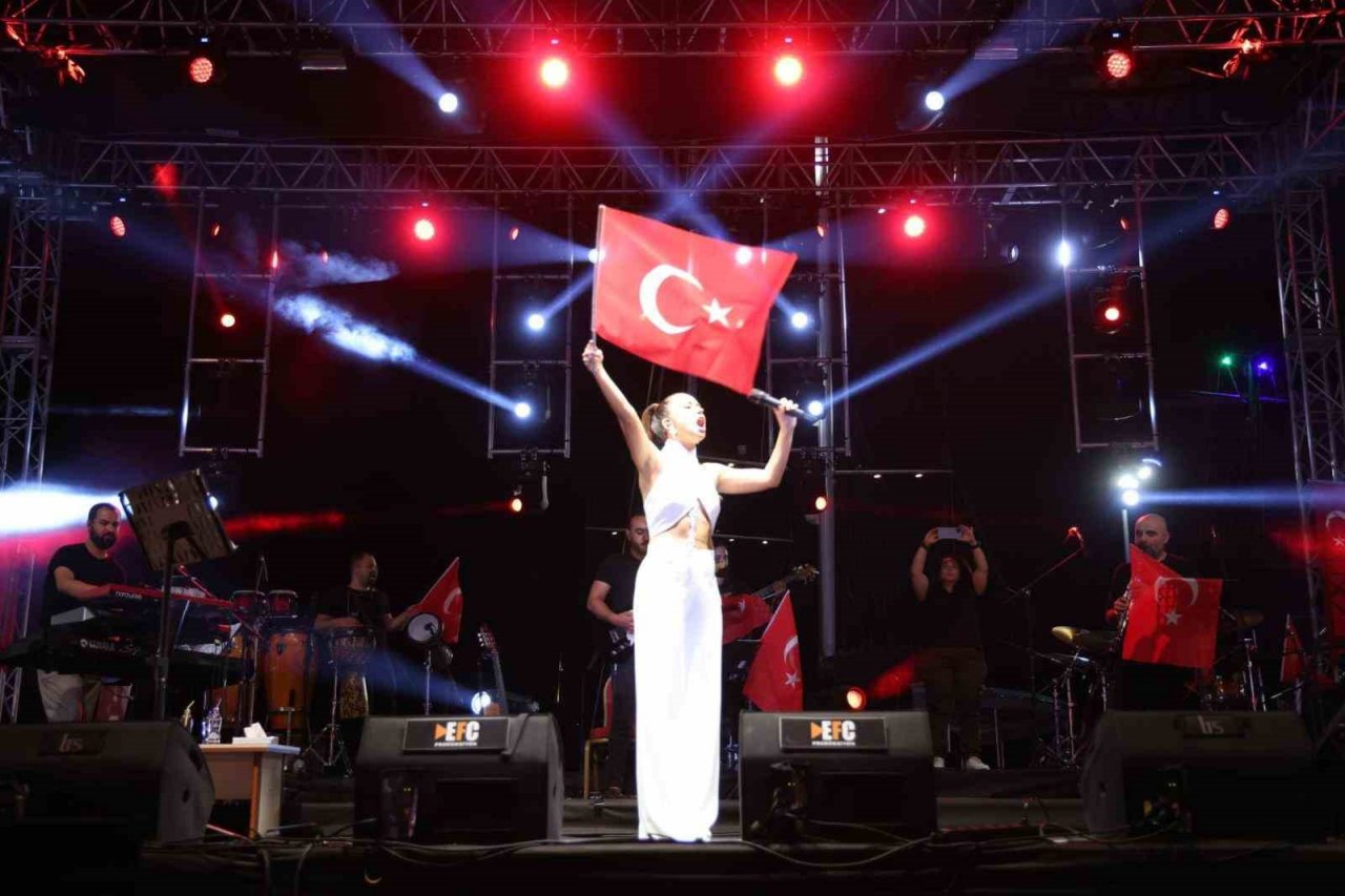 Marmarisliler konserde coştu
