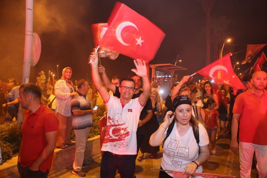 Marmarisliler konserde coştu