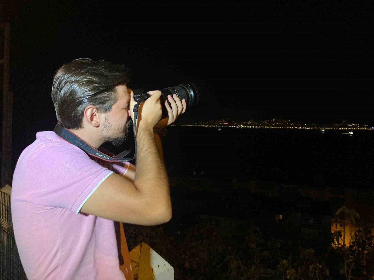 İzmir’de “Mavi Ay” seyirlik manzara oluşturdu