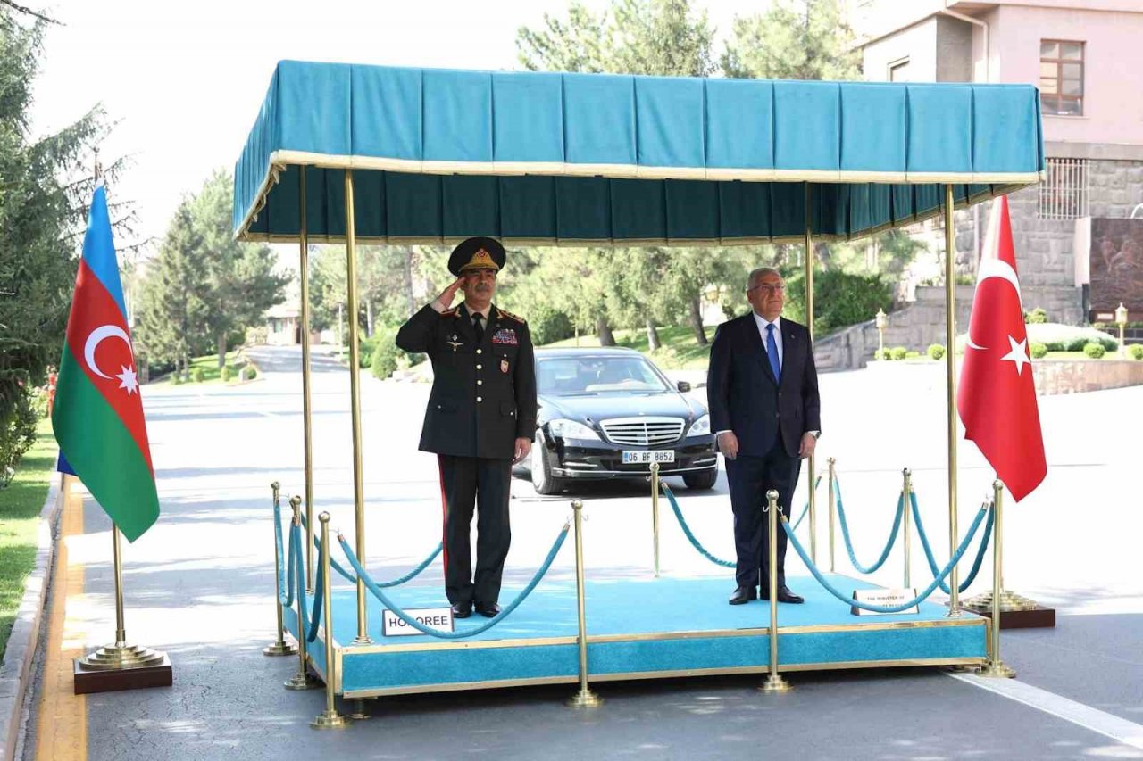 Bakan Güler, Azerbaycanlı mevkidaşı ile bir araya geldi