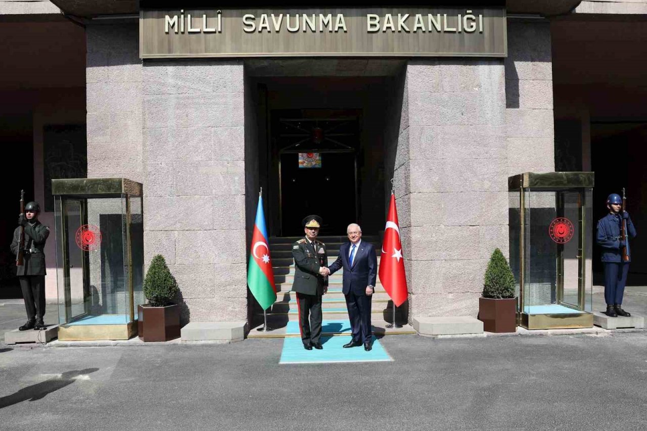 Bakan Güler, Azerbaycanlı mevkidaşı ile bir araya geldi