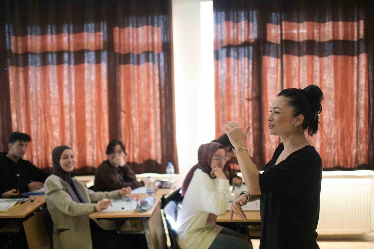 MSKÜ’de Muğla halkına çeşitli dillerde kurs veriliyor