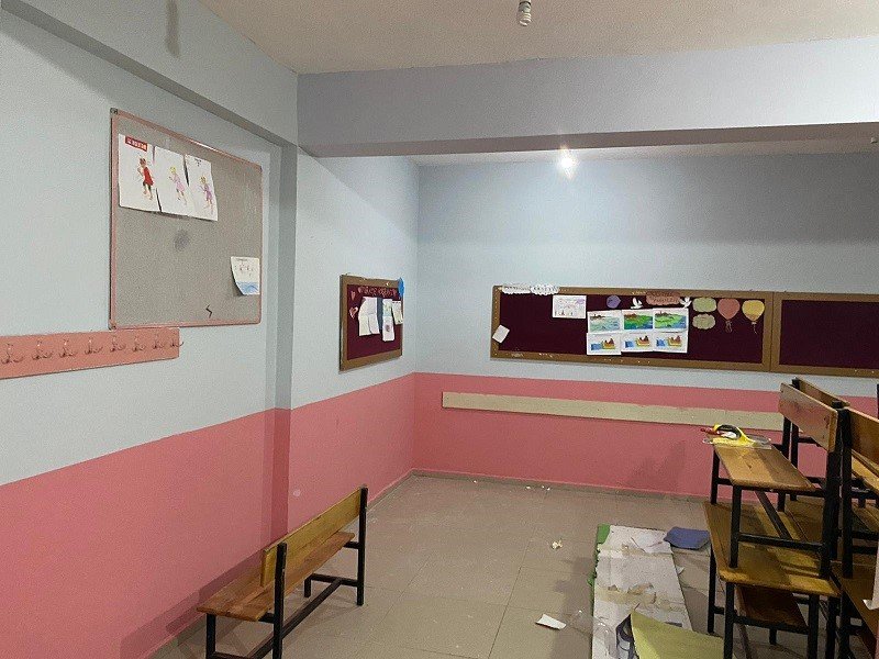 Fedakâr öğretmenler okulu eğitim öğretime hazırladı