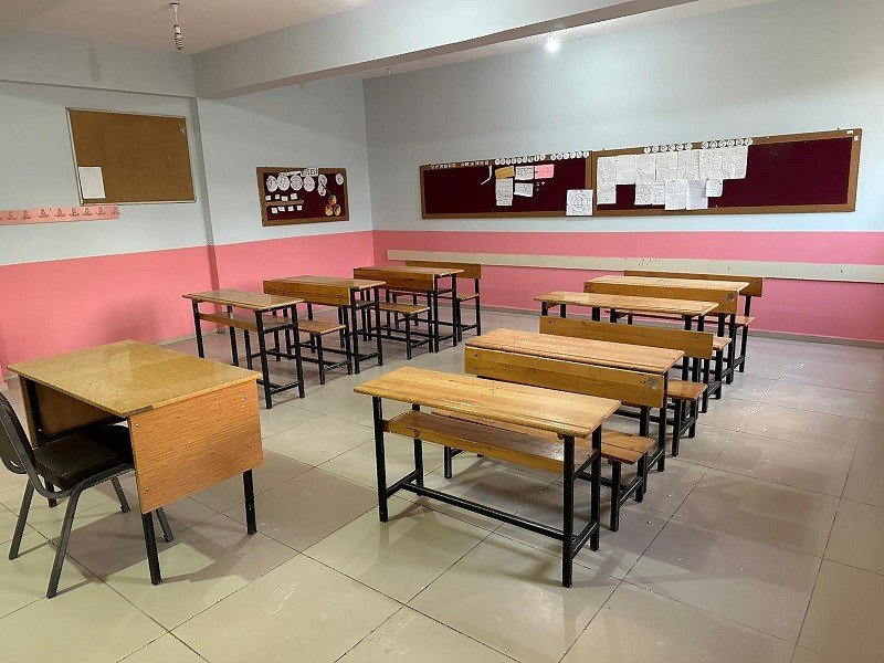 Fedakâr öğretmenler okulu eğitim öğretime hazırladı