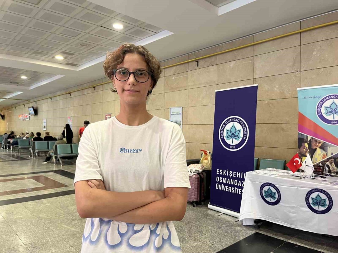 Eskişehir’e yeni ayak basan öğrencileri üniversite yetkilileri karşılıyor