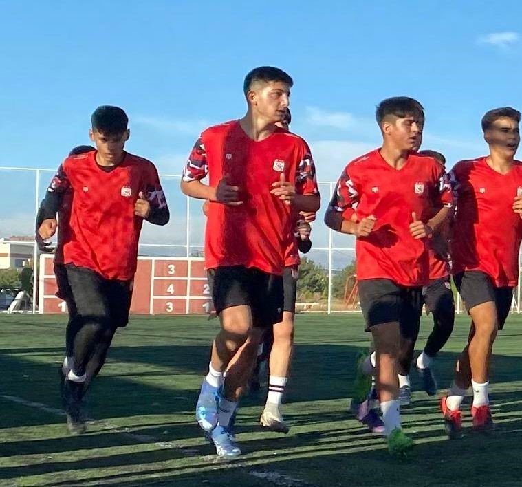 Samsunspor, genç futbolcu Efe Halil Şimşek’i transfer etti