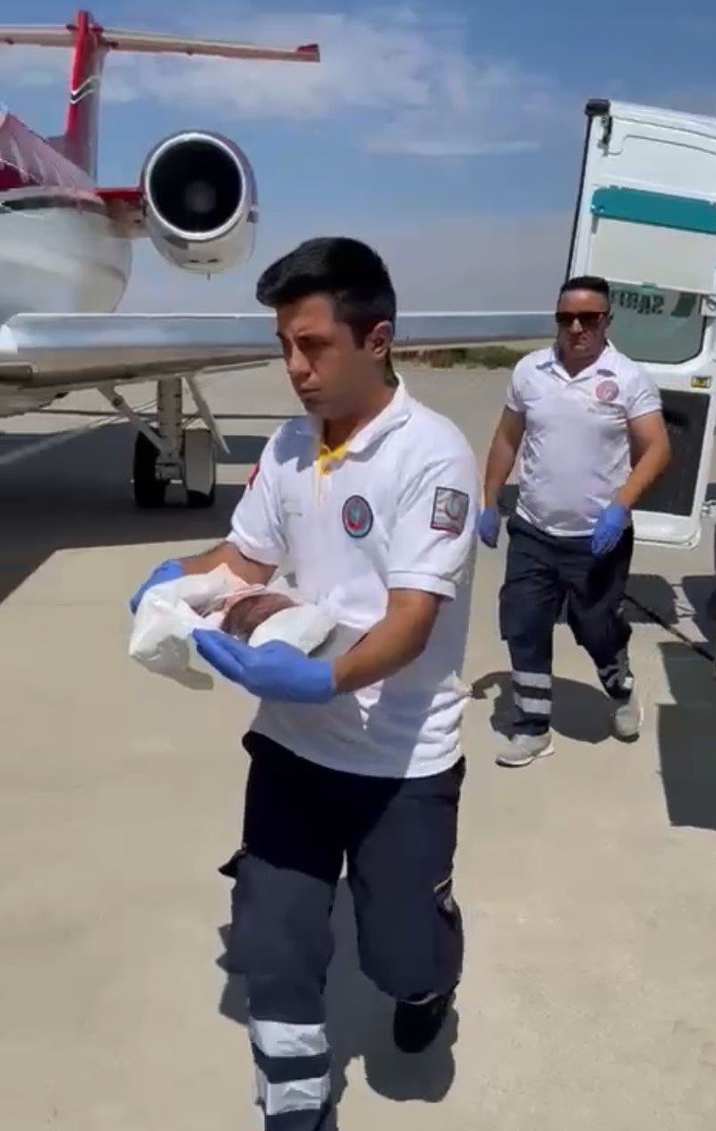 Şanlıurfa’daki hasta bebekler ambulans uçak ile İstanbul’a sevk edildi