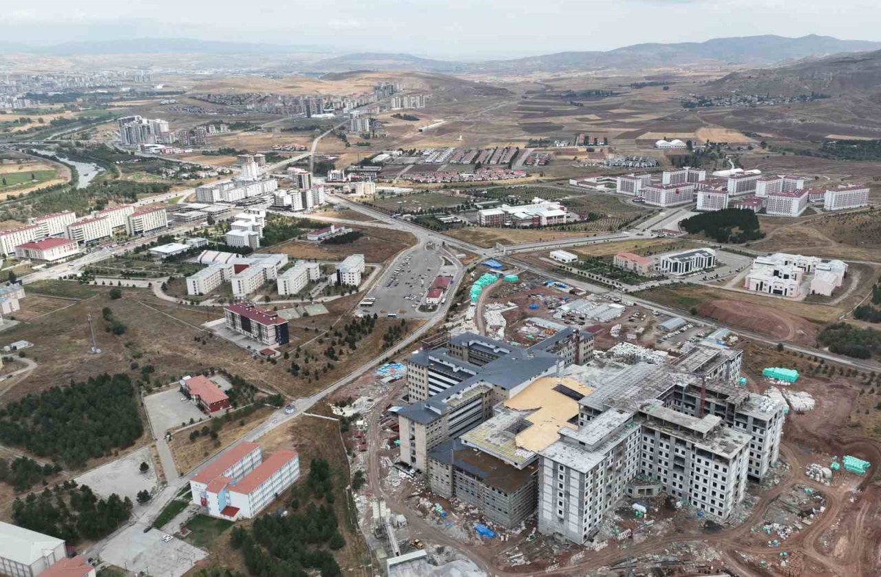 Sivas’ta bin 71 yatak kapasiteli hastane inşaatı hızla yükseliyor
