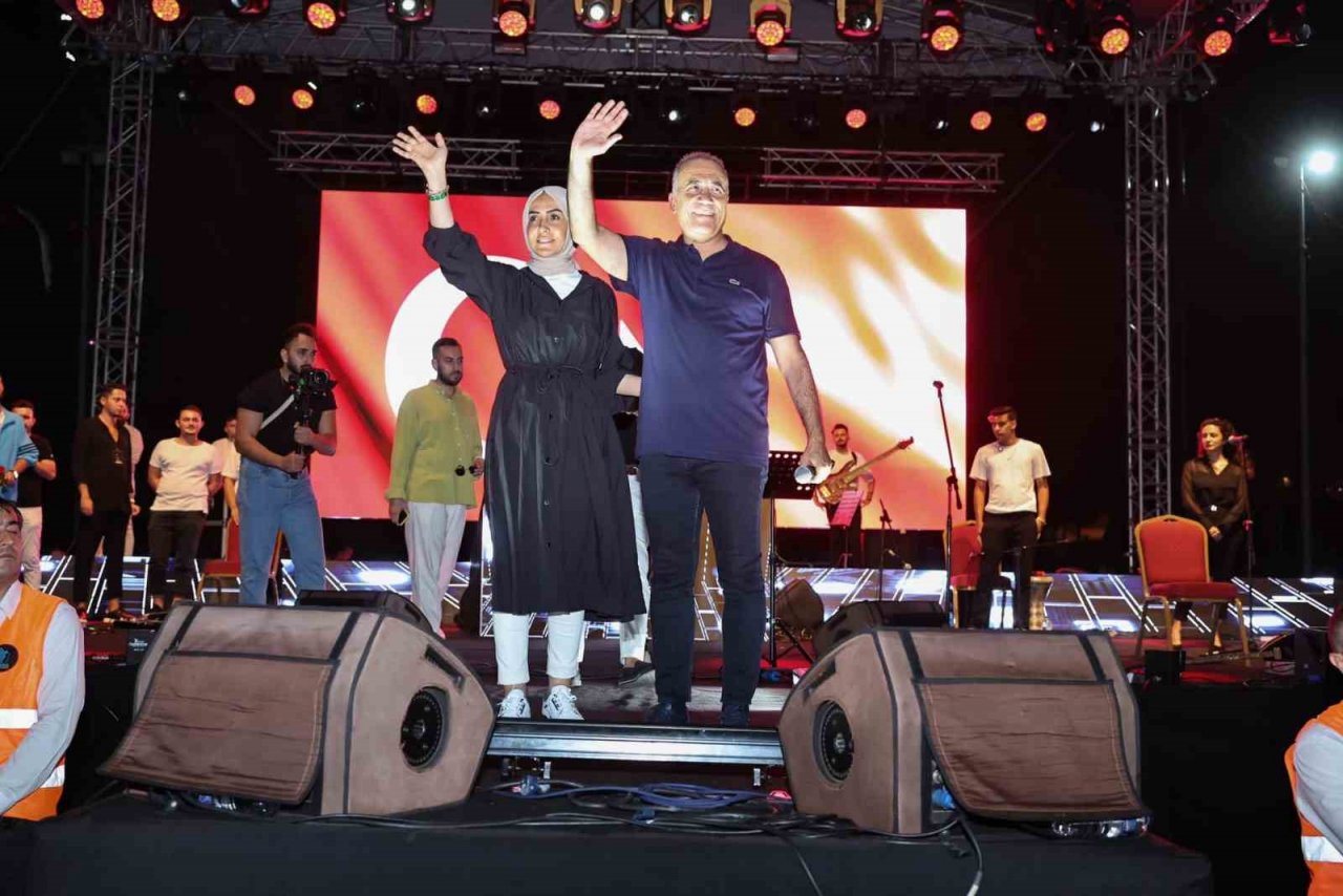 Sultangazi’de coşku dolu 30 Ağustos konseri