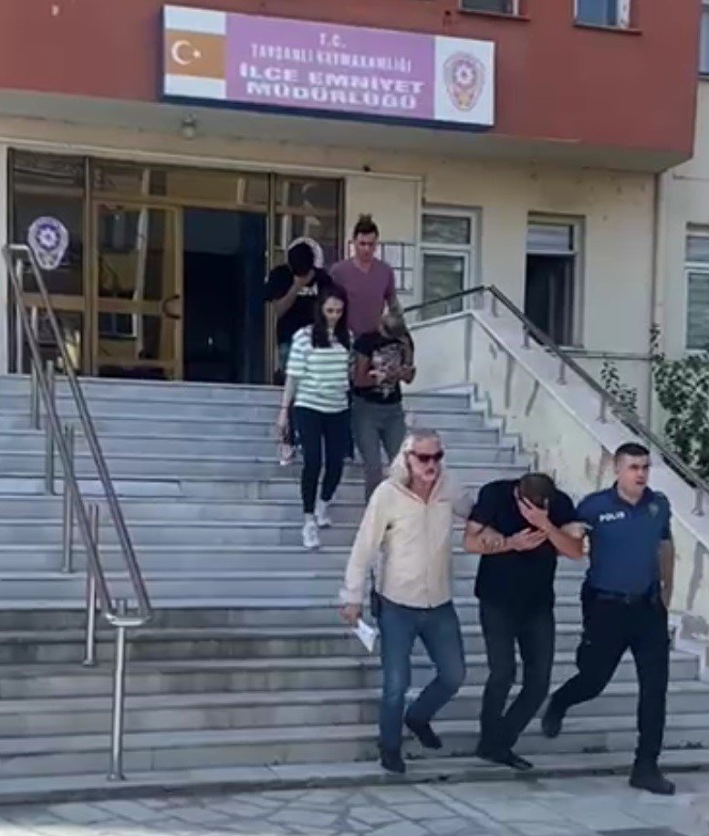 Tavşanlı’da yakalanan 2 hırsızlık şüphelisi tutuklandı