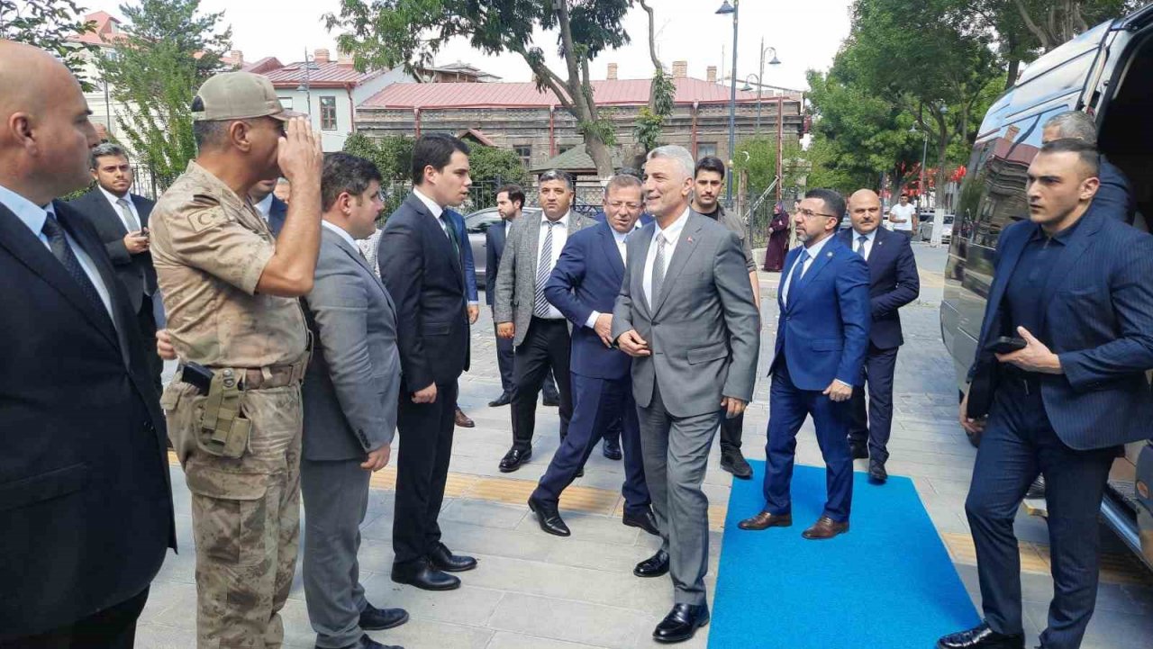 Ticaret Bakanı Bolat Kars’ta