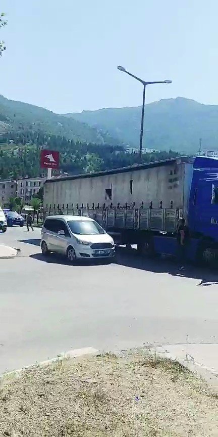 Amasya’da polisin durdurduğu tırdan kaçan düzensiz göçmenler dron desteğiyle yakalandı