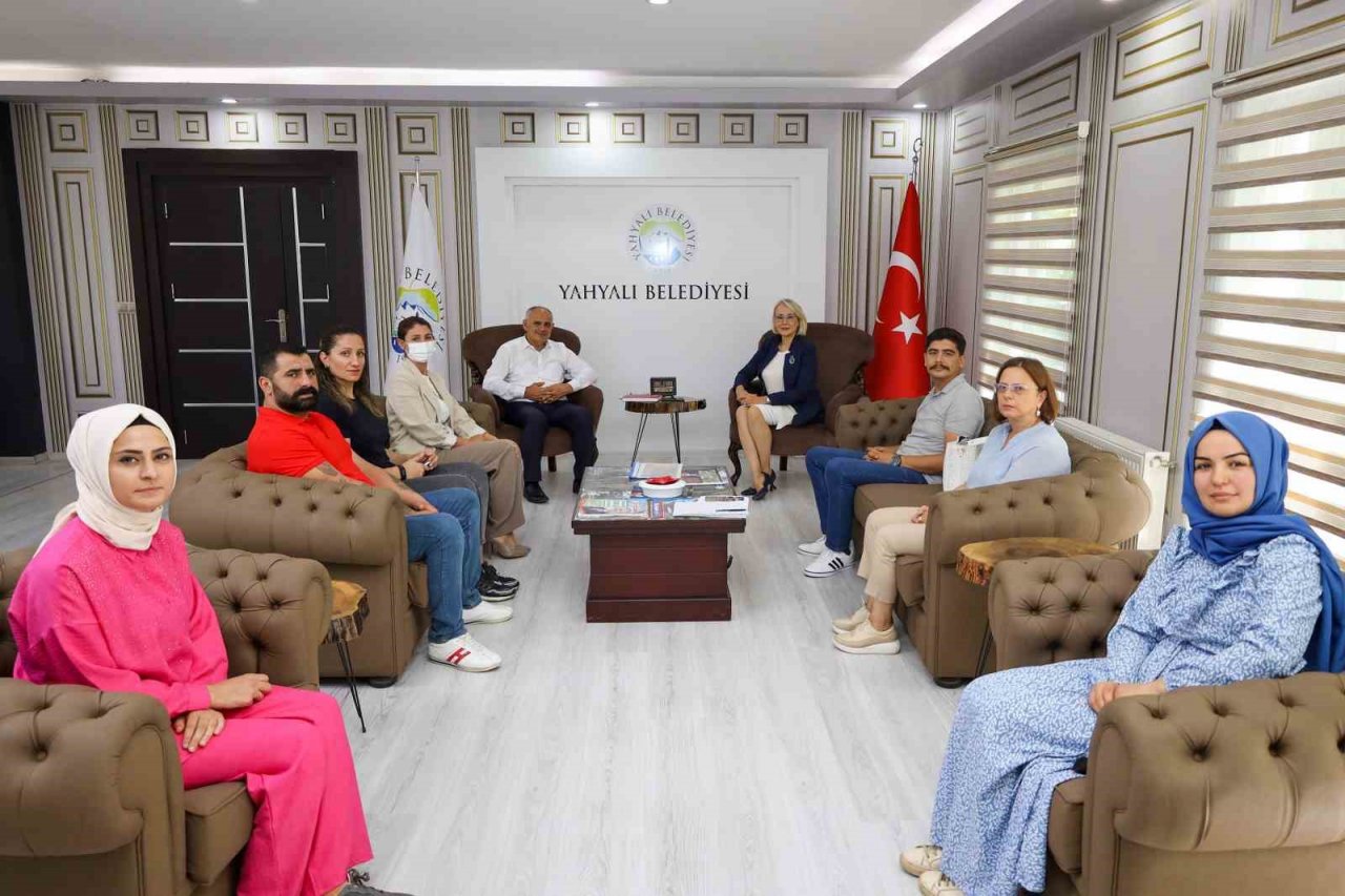 Tohumluk Vakfı’nın eğitim projesine Yahyalı Belediyesi’nden destek