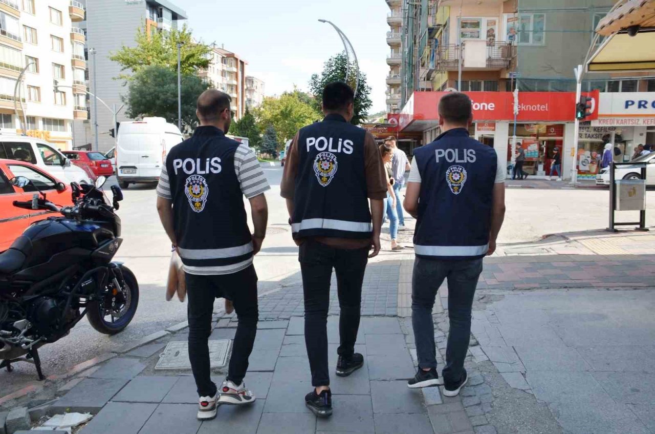 Afyonkarahisar’da 208 polisin katılımı ile denetim yapıldı