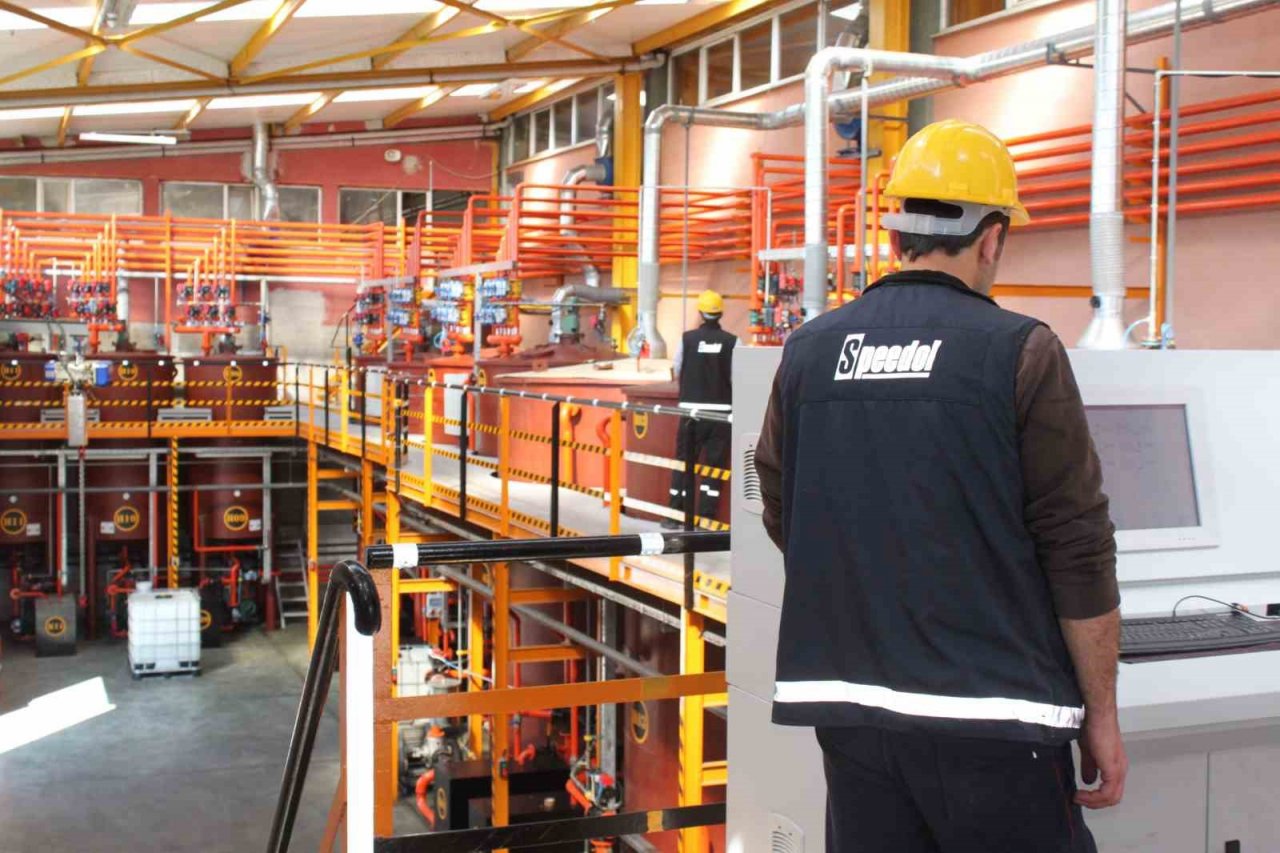 İlk uçak motorunun yerli yağı üretildi