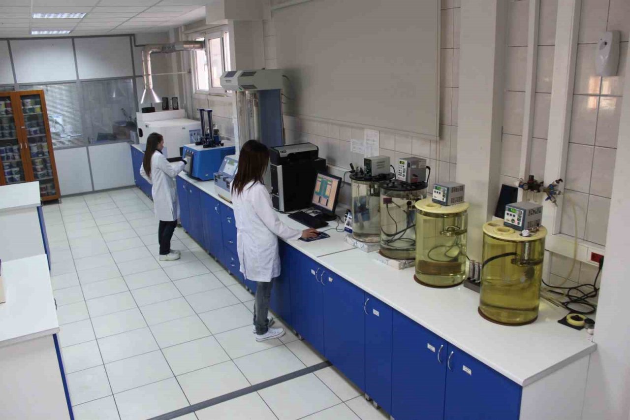 İlk uçak motorunun yerli yağı üretildi