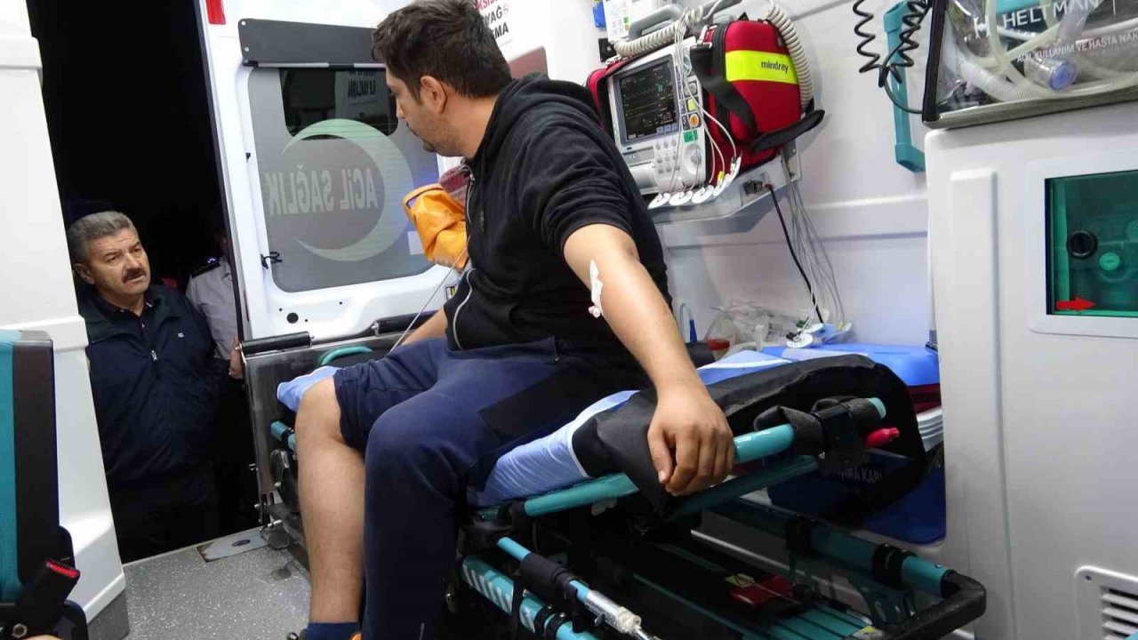 Yolcu otobüsü tıra arkadan çarptı: 1’i ağır 15 yaralı