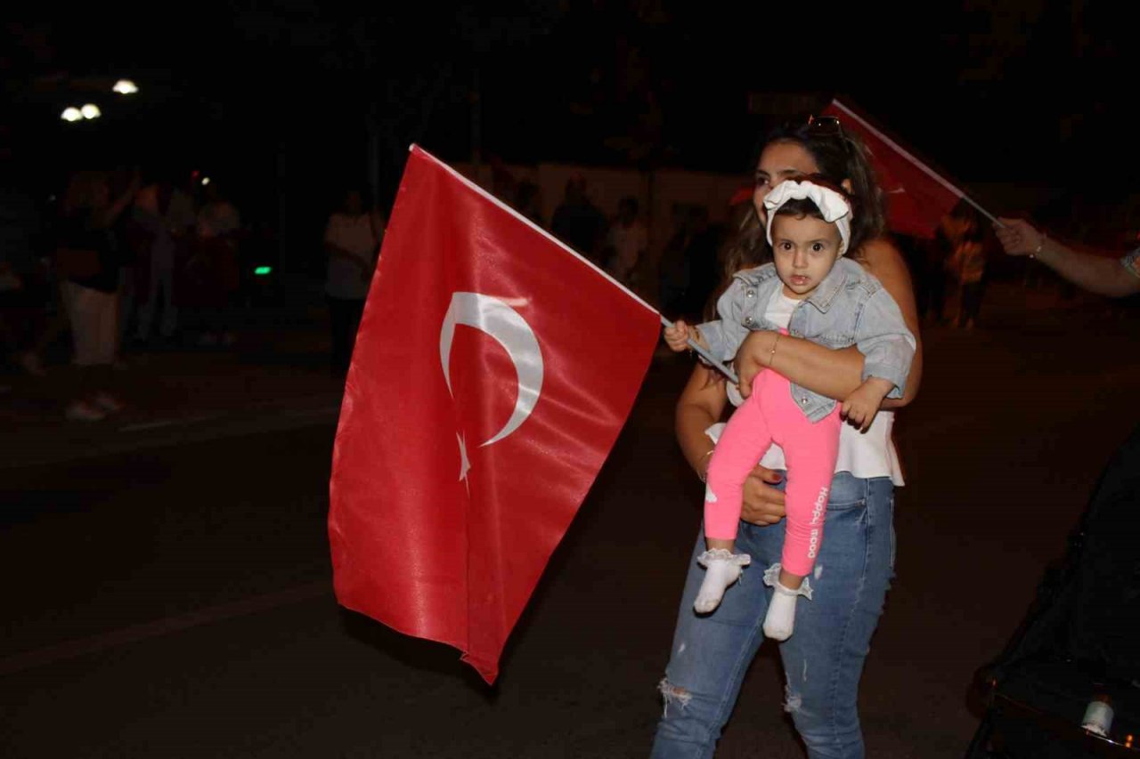 Uşak’ta Zafer Bayramı coşkusu fener alayı ile sürdü