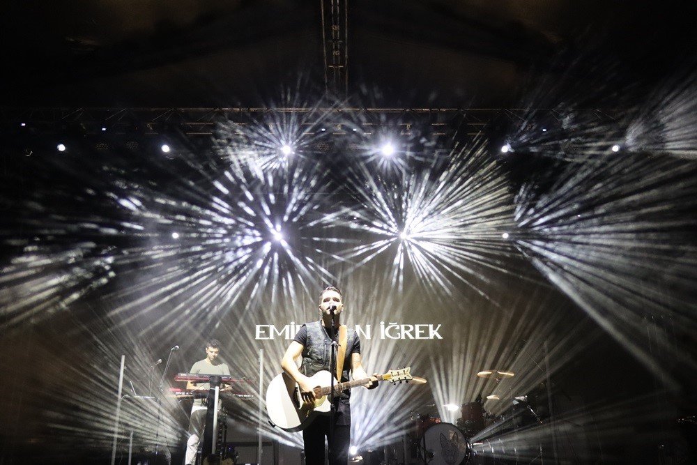 Emir Can İğrek konserini binlerce Yalovalı izledi