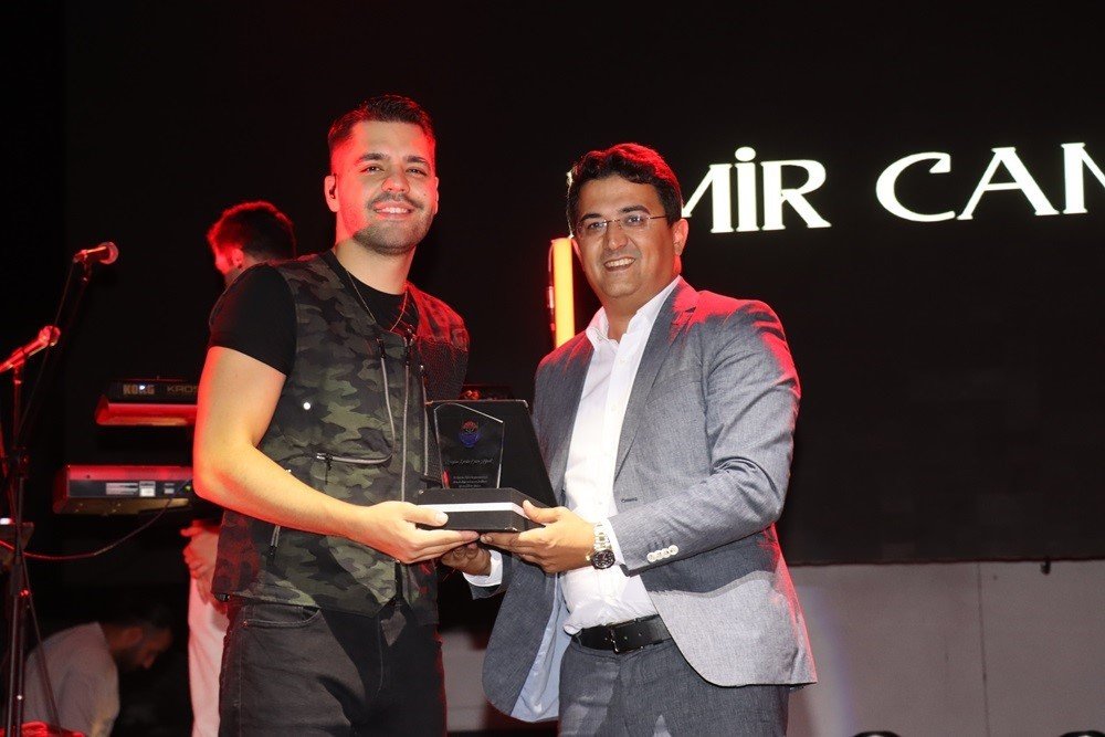 Emir Can İğrek konserini binlerce Yalovalı izledi