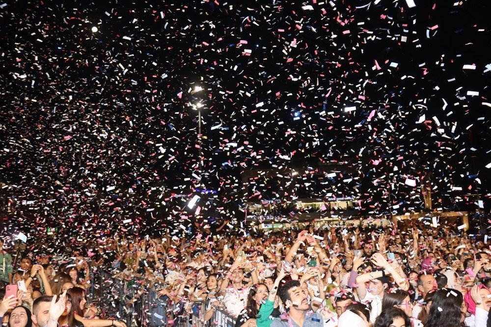 Emir Can İğrek konserini binlerce Yalovalı izledi