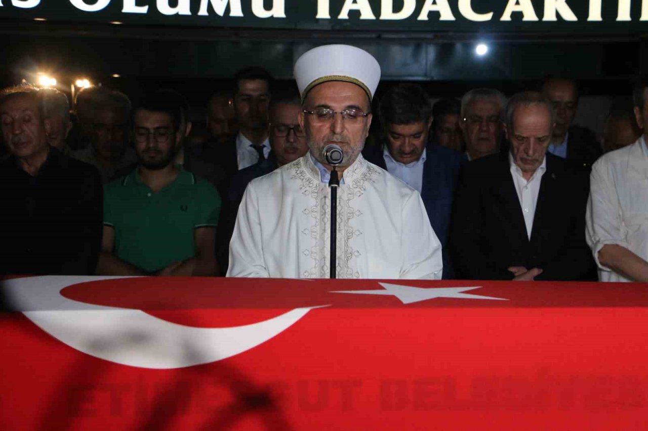 Eski bakan Kutbettin Arzu, memleketi Diyarbakır’da son yolculuğuna uğurlandı