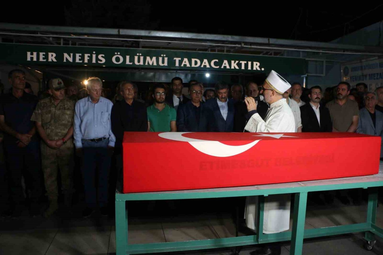 Eski bakan Kutbettin Arzu, memleketi Diyarbakır’da son yolculuğuna uğurlandı