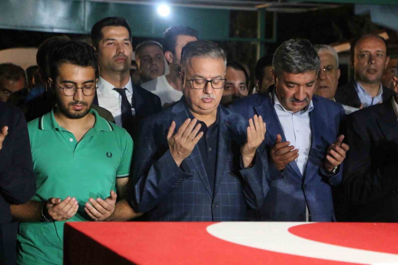 Eski bakan Kutbettin Arzu, memleketi Diyarbakır’da son yolculuğuna uğurlandı