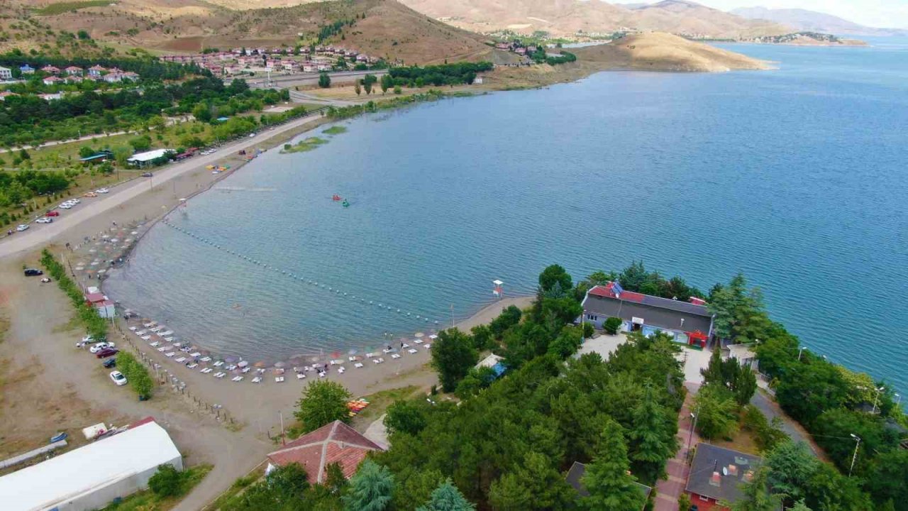 Yer bilimci Prof. Dr. Bingöl: "Hazar Gölü’nün yükselmesi, fay hattına bağlıdır"