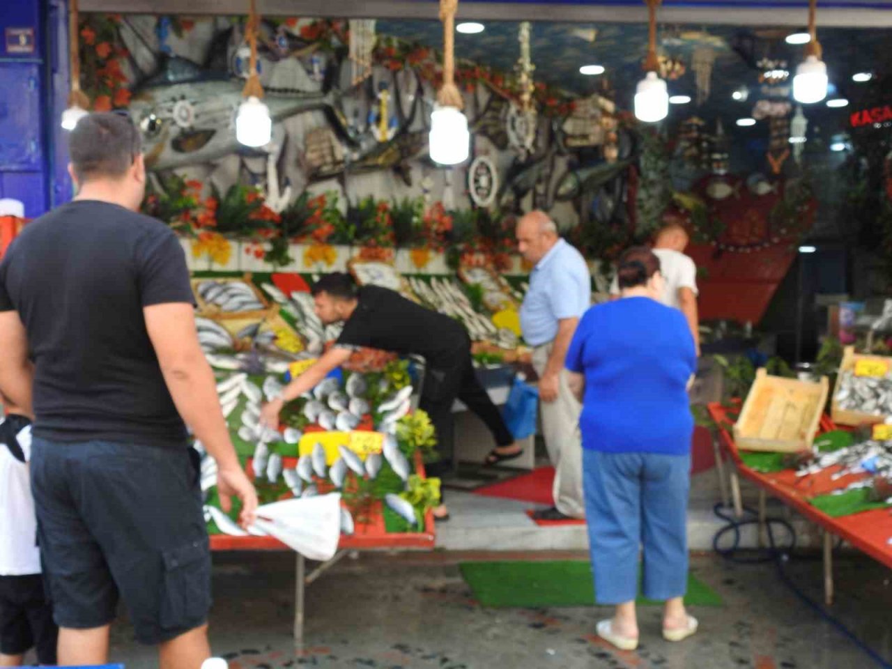 Av yasağı sona erdi, tezgahlar balıkla şenlendi