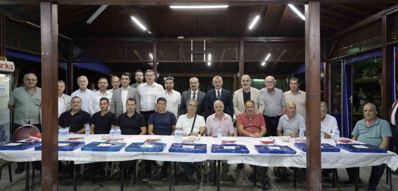 Kocaeli’de balıkçılar havai fişek eşliğinde denize açıldı