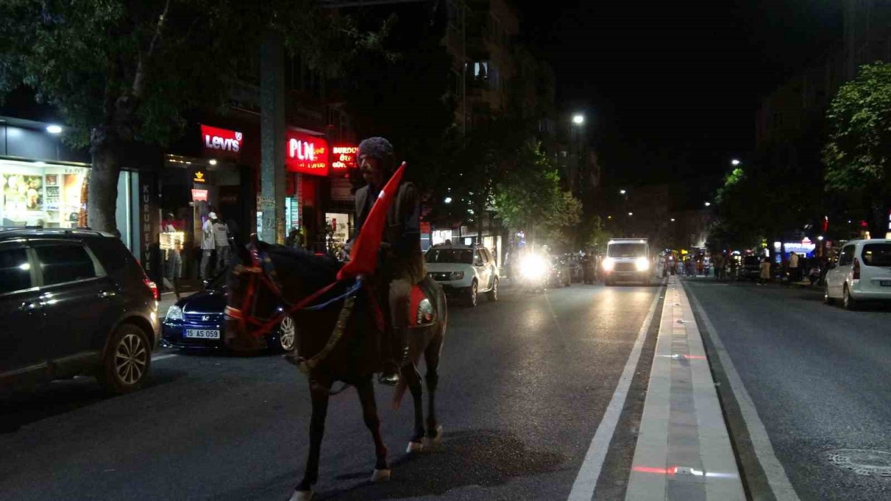 30 Ağustos Zafer Kutlamaları Burdur’da kortej yürüyüşü ve Sakiler konseri ile devam etti