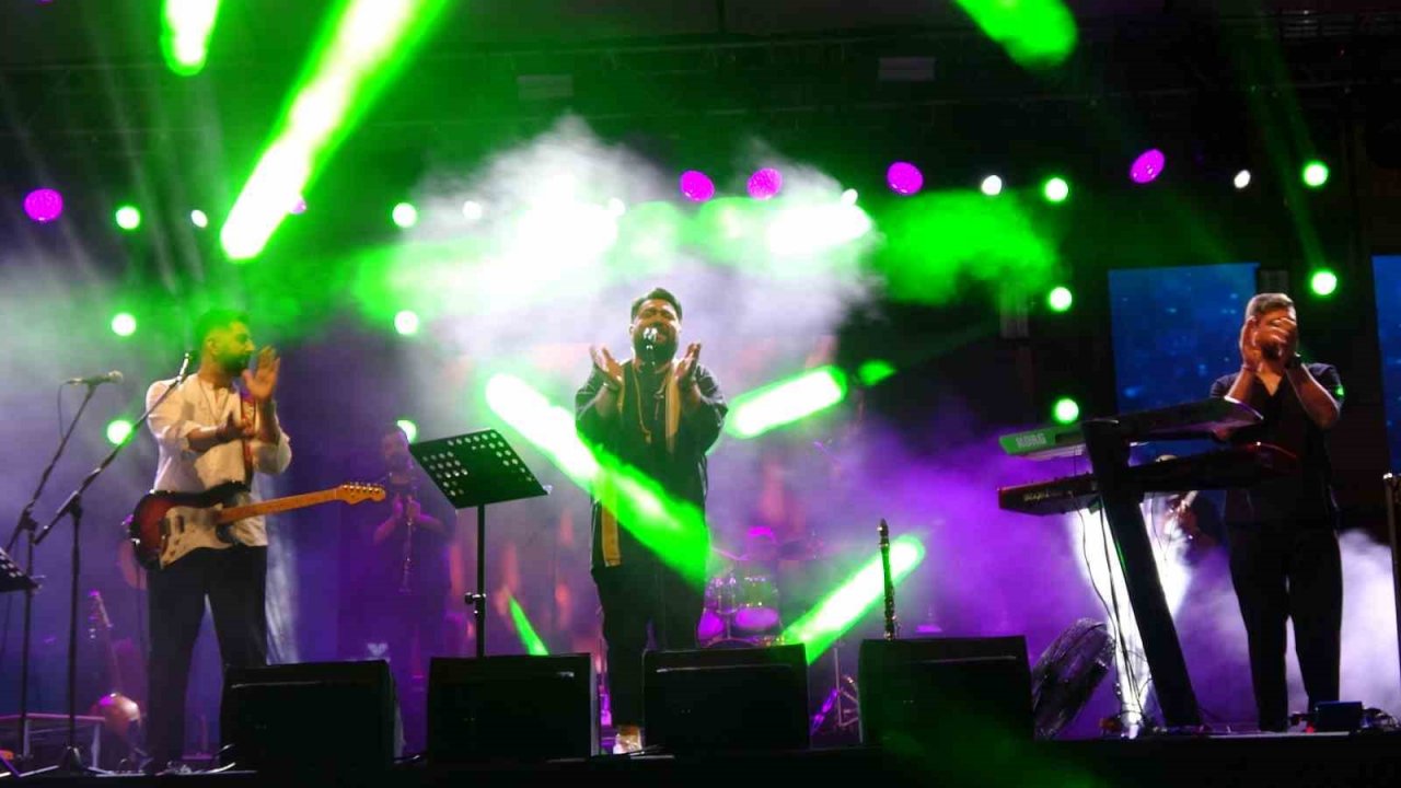 30 Ağustos Zafer Kutlamaları Burdur’da kortej yürüyüşü ve Sakiler konseri ile devam etti