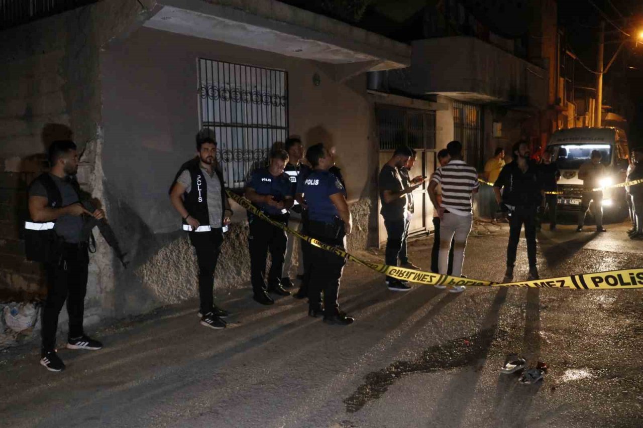 Evinin zili çalınca balkona çıktı, tabancayla başından vuruldu