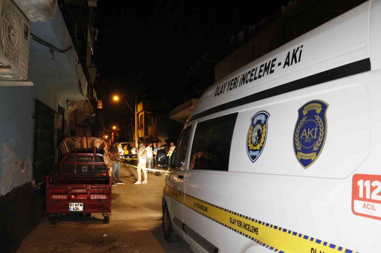 Evinin zili çalınca balkona çıktı, tabancayla başından vuruldu